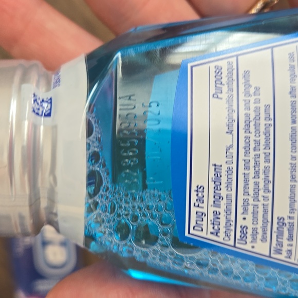 Crest toothpaste mouthwash exp 2026/2025 - Picture 3 of 3
